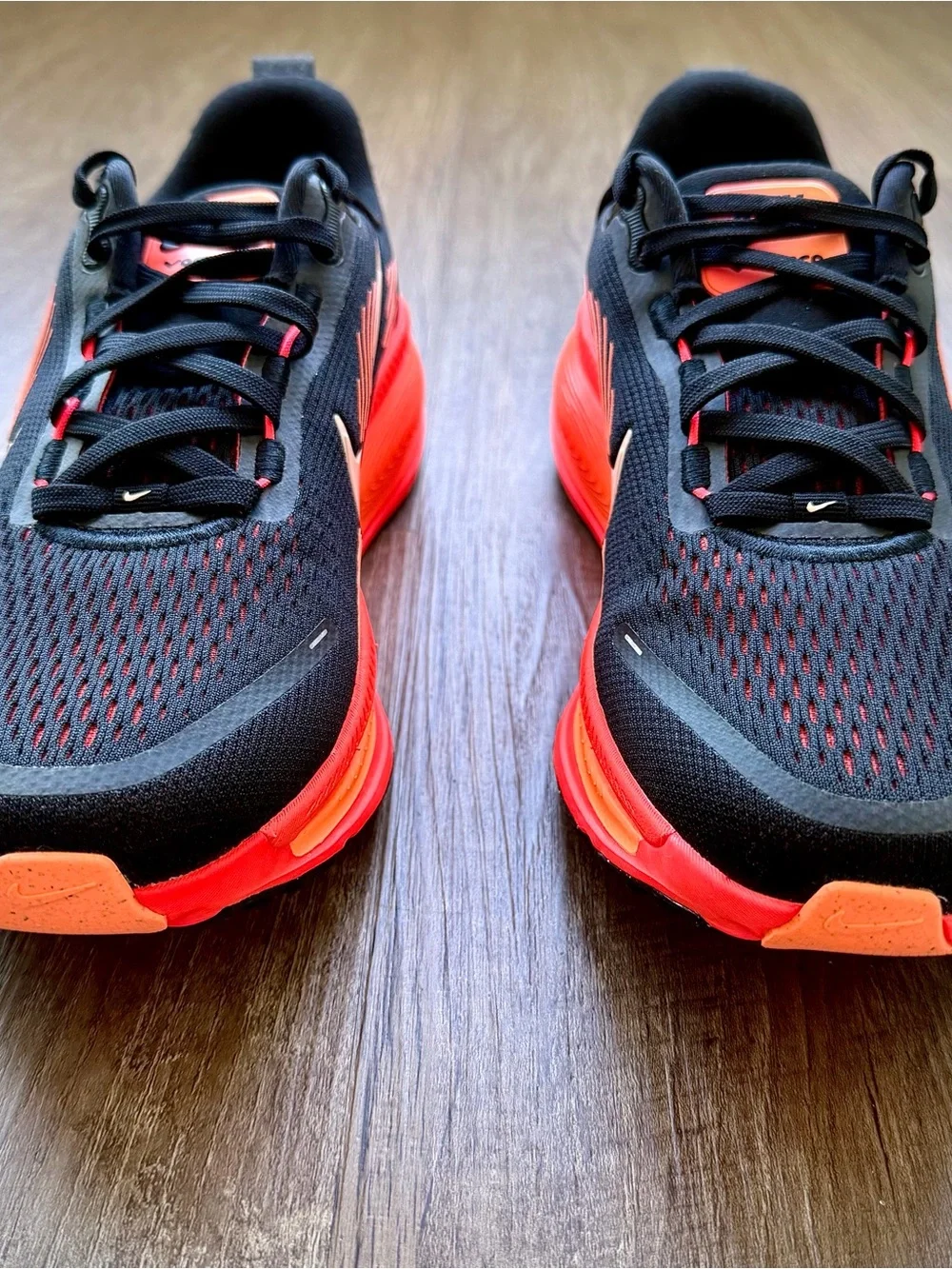 NEW Nike Vomero 18 Black Washed Coral Hot Lava HM6804-010 Women’s Size 8.5